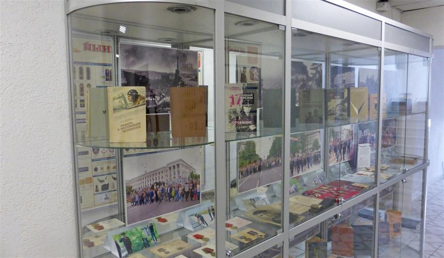 В преддверии празднования 75-летия Победы в Великой Отечественной войне крымские росгвардейцы подготовили тематическую выставку в Симферополе
