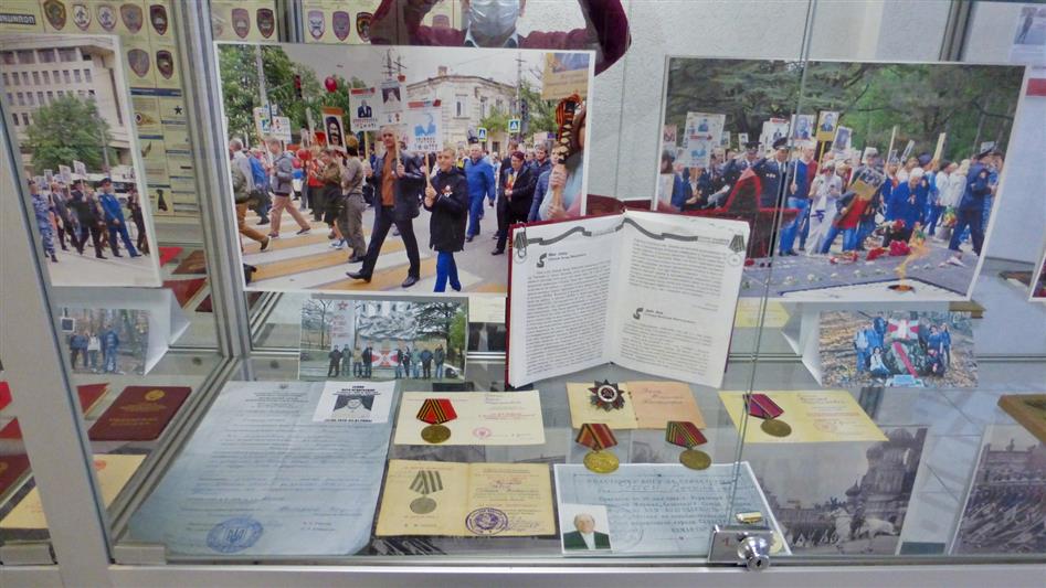 В преддверии празднования 75-летия Победы в Великой Отечественной войне крымские росгвардейцы подготовили тематическую выставку в Симферополе