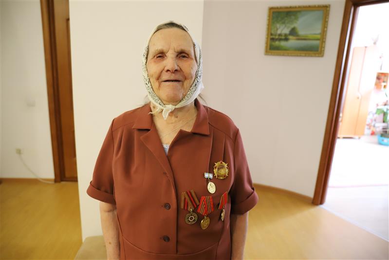 Ветеран Великой Отечественной войны Антонина Кочергина из Ханты-Мансийска рассказала росгвардейцам о своем трудовом подвиге