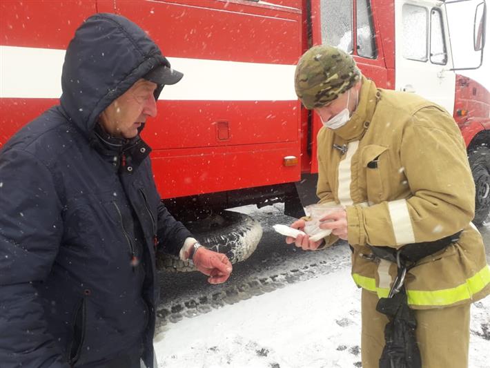 Военнослужащие Росгвардии оказали помощь гражданам, попавшим в ДТП