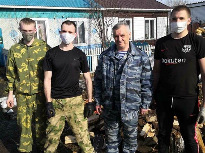 В Красноярском крае сотрудники Росгвардии оказали помощь ветерану, находящемуся на самоизоляции