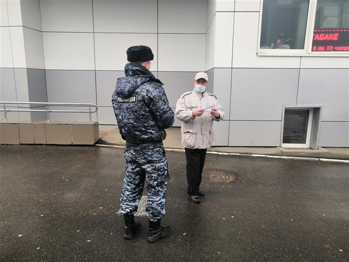 Владимирские росгвардейцы напоминают гражданам о необходимости самоизоляции в период эпидемии коронавируса