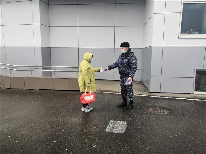 Владимирские росгвардейцы напоминают гражданам о необходимости самоизоляции в период эпидемии коронавируса