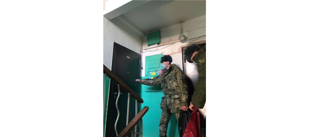 Офицеры калиновского соединения Уральского округа Росгвардии передали ветеранам войны продукты первой необходимости