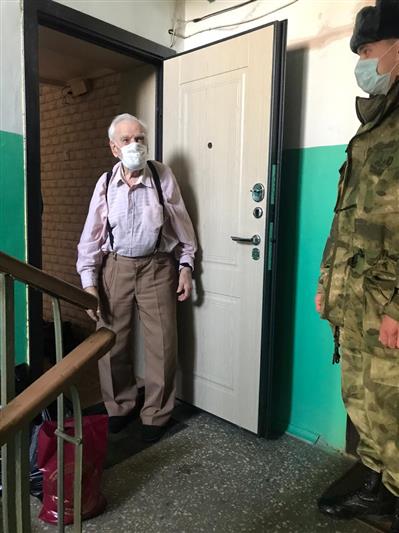Офицеры калиновского соединения Уральского округа Росгвардии  передали ветеранам войны продукты первой необходимости