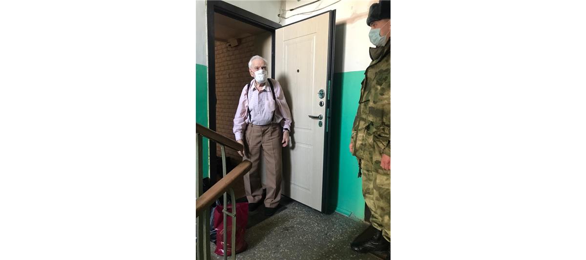 Офицеры калиновского соединения Уральского округа Росгвардии  передали ветеранам войны продукты первой необходимости