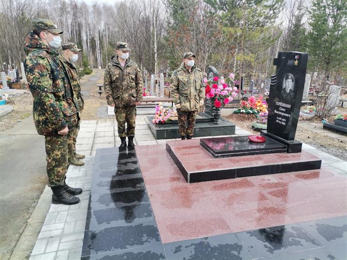 В Уральском округе Росгвардии почтили память Героя России, прапорщика Олега Терёшкина, павшего в бою 25 лет назад