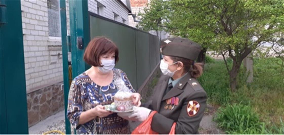 В Пятигорске росгвардейцы поздравили горожан с Пасхой