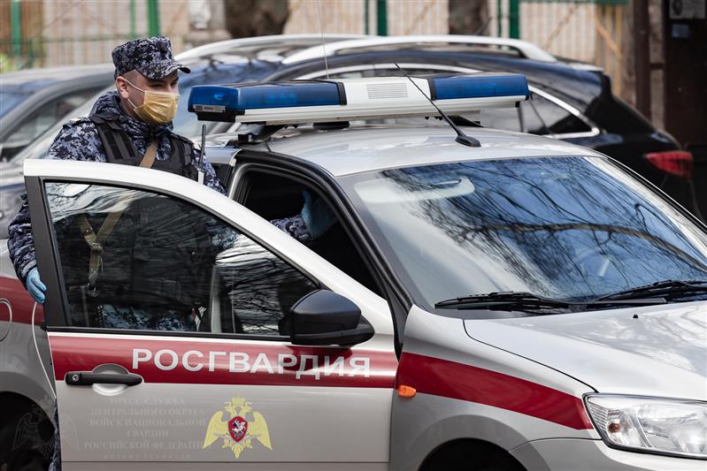Брянские росгвардейцы напоминают гражданам о необходимости оставаться дома