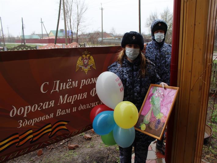 Саратовские росгвардейцы поздравили с днем рождения легендарную фронтовую регулировщицу Марию Филипповну Лиманскую