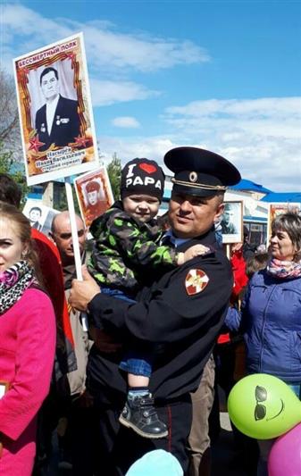 В рамках акции «Автограф Победы» сотрудник Росгвардии с Южного Урала рассказали о своем деде — участнике штурма Берлина, расписавшемся на здании рейхстага