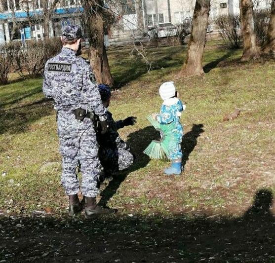 Пермские росгвардейцы помогли потерявшемуся ребенку воссоединиться с семьей 