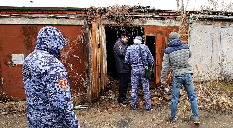 В Мордовии взрывотехники ОМОН обследовали арсенал, обнаруженный спецслужбами при проведении оперативно-разыскных мероприятий