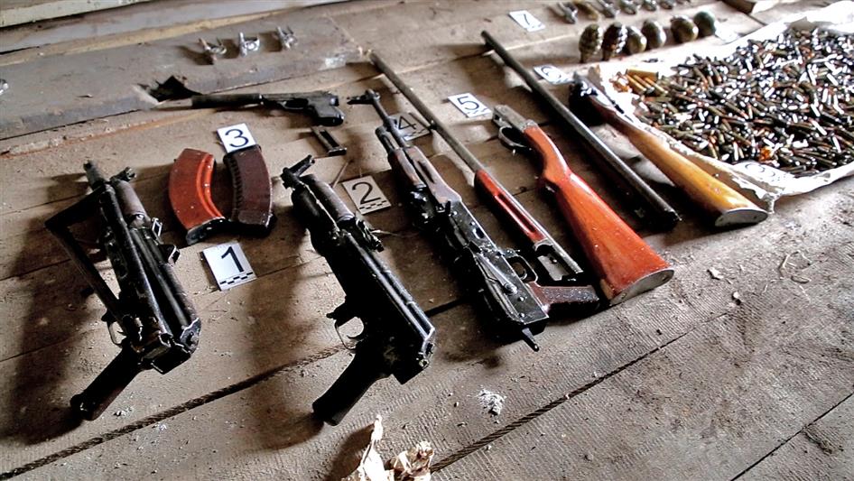 В Мордовии взрывотехники ОМОН обследовали арсенал, обнаруженный спецслужбами при проведении оперативно-разыскных мероприятий