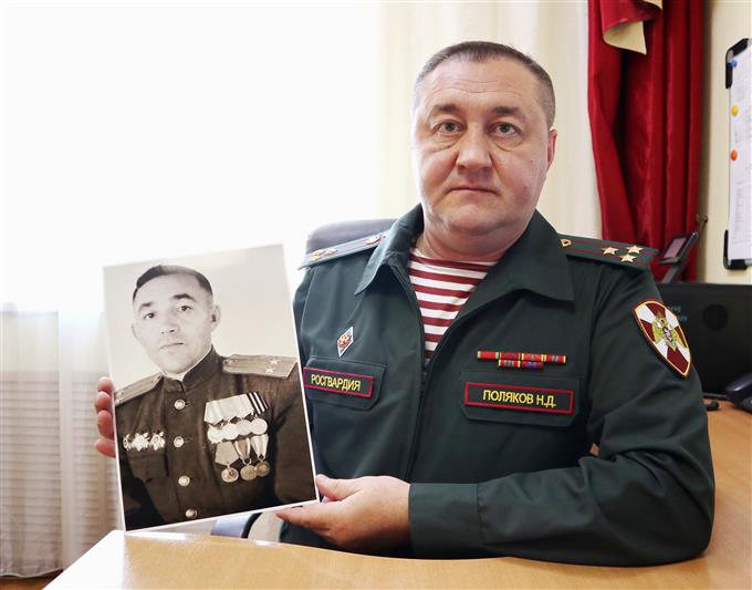  Офицер Росгвардии из Ростова-на-Дону присоединился к акции «Автограф Победы» и рассказал о боевом пути своего деда-фронтовика