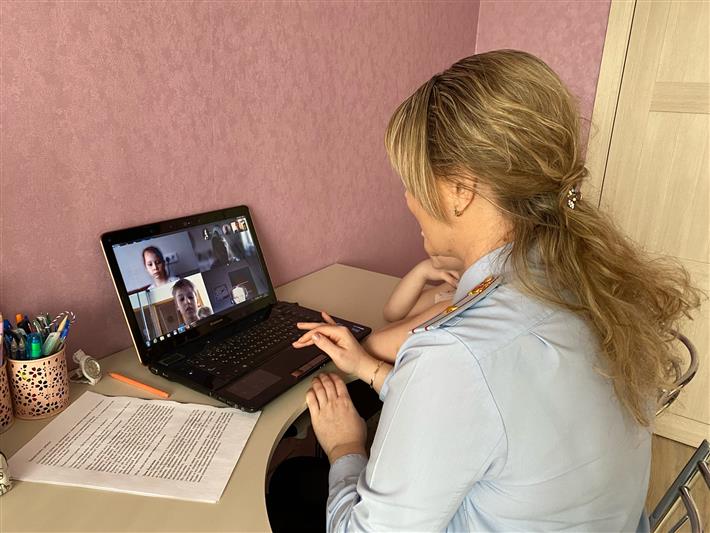 Офицер Росгвардии провела для гимназистов из Коми тематический онлайн-урок