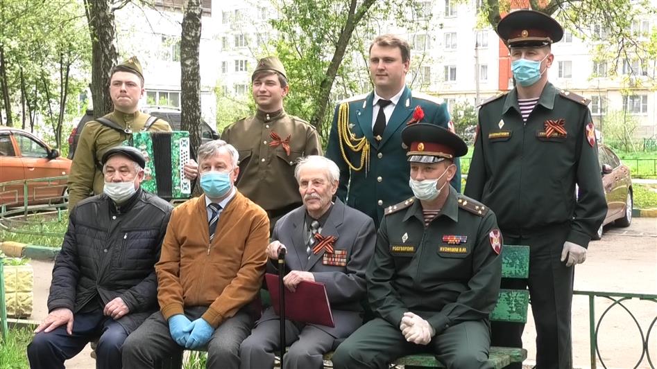 В День Победы Росгвардия поздравила ветеранов Великой Отечественной войны из легендарной дивизии им. Ф.Э. Дзержинского