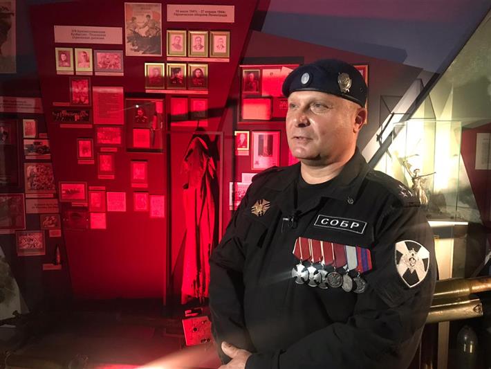В Кузбассе командир СОБР помог увековечить память Героя Советского Союза из Кемерова