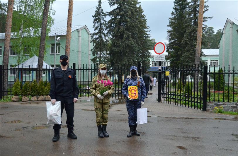 В Тамбове росгвардейцы поздравили ветерана с 75-й годовщиной Победы Великой Отечественной войне