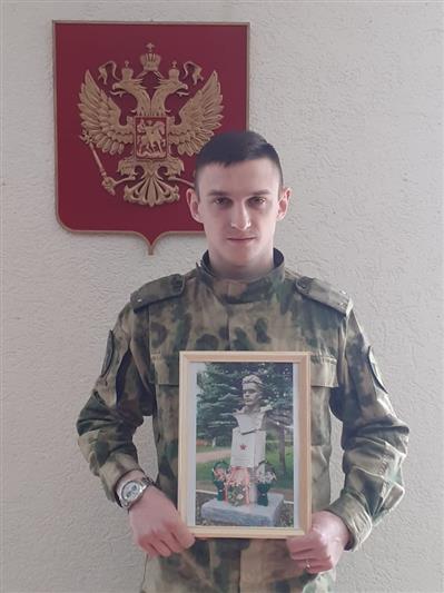 На Ямале в рамках ведомственной акции «Автограф Победы» офицер Росгвардии рассказал о своем прадеде – Герое Советского Союза