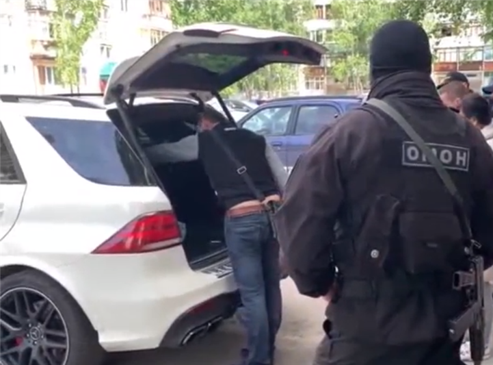 При содействии ОМОН  в Югре задержаны подозреваемые в незаконной банковской деятельности 