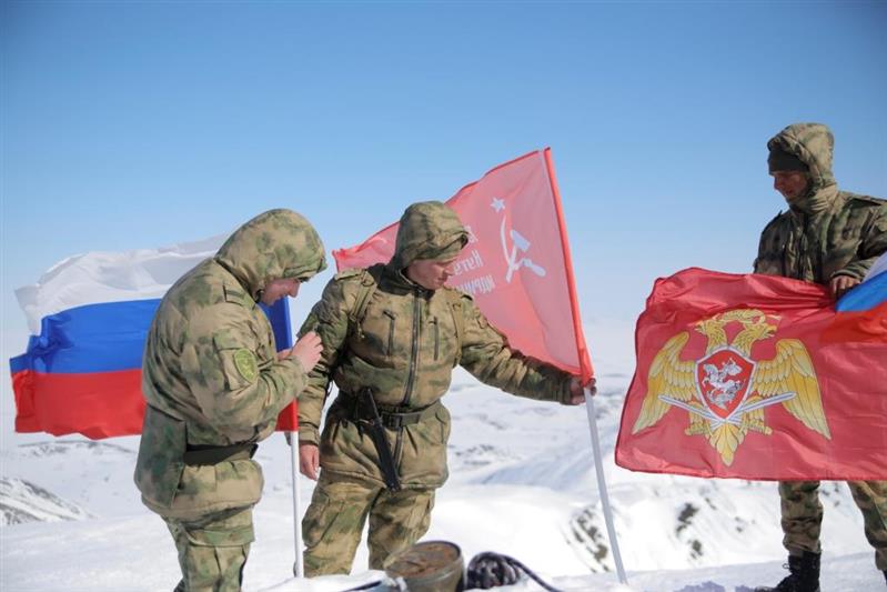 Росгвардейцы Чукотки совершили восхождение на  гору Святого Иоанна и  посвятили его 75-летию Победы в Великой Отечественной войне
