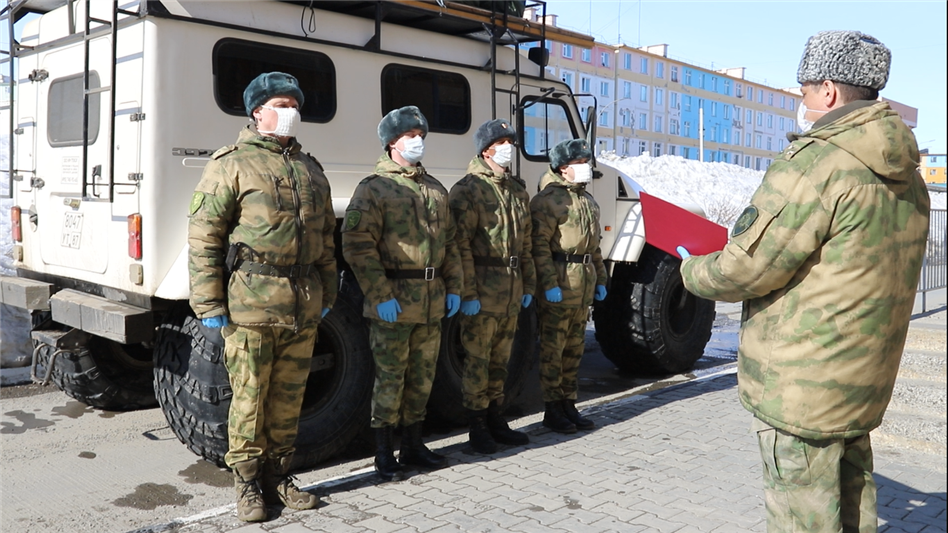Росгвардейцы Чукотки совершили восхождение на гору Святого Иоанна и посвятили его 75-летию Победы в Великой Отечественной войне