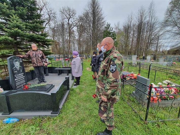 Сотрудники вологодского ОМОН почтили память коллеги, погибшего при исполнении служебного долга