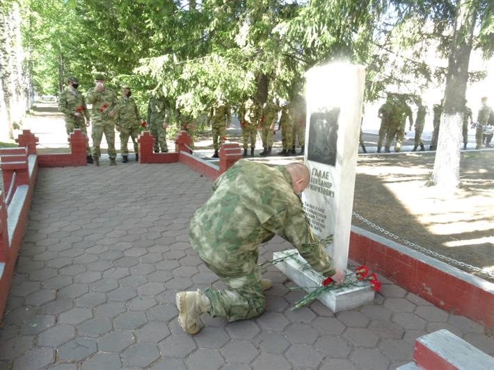 Военнослужащие Росгвардии из Железногорска почтили память Героя России Александра Галле