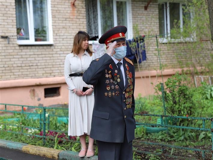 Столичные росгвардейцы принимают участие во всероссийской патриотической акции «Парад у дома ветерана»