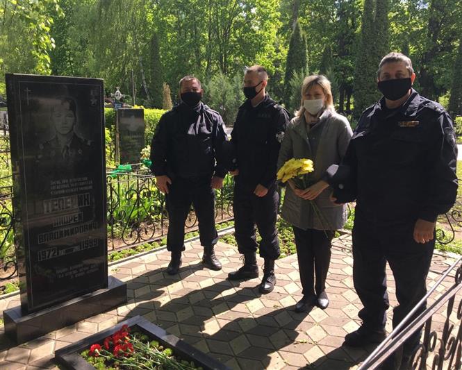 Сотрудники липецкого ОМОН почтили память Героя России Андрея Теперика 