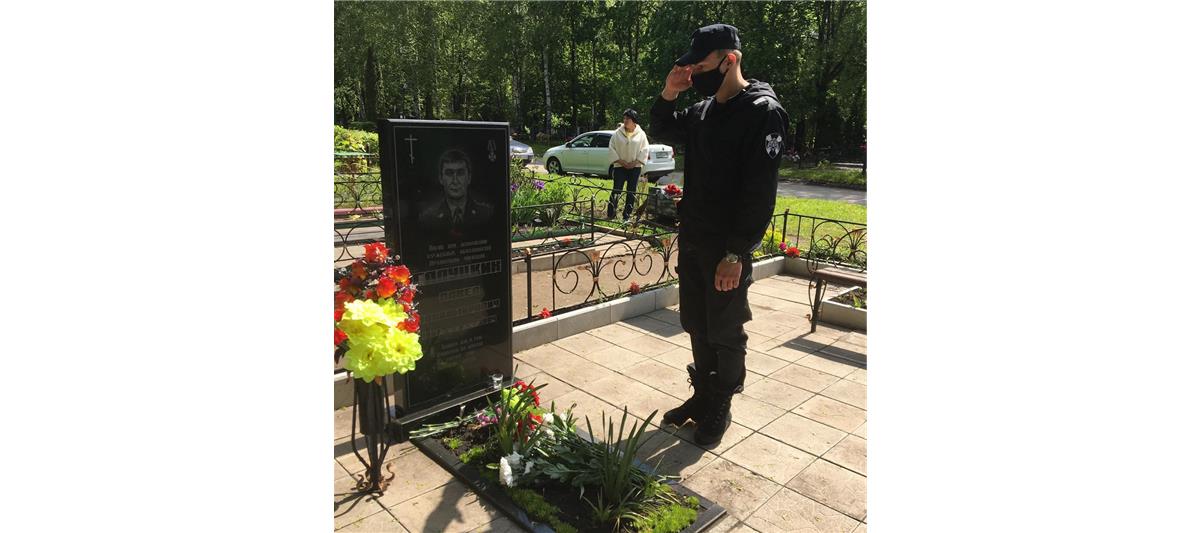 Сотрудники липецкого ОМОН почтили память погибших боевых товарищей