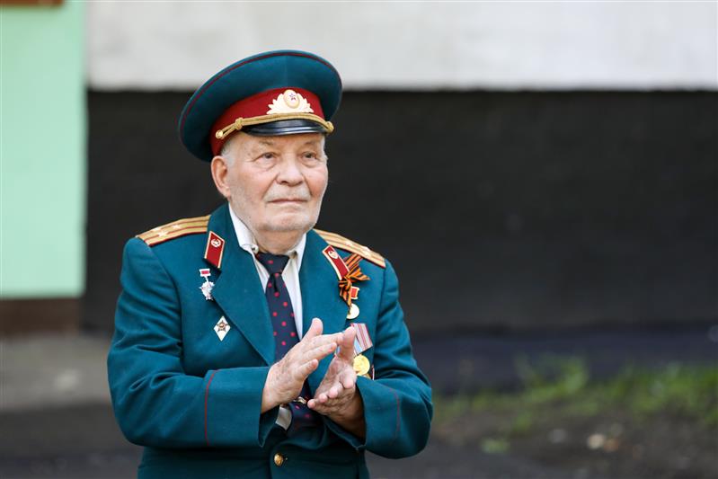Академический ансамбль песни и пляски Росгвардии поздравляет ветеранов Великой Отечественной войны с 75-летием Победы 