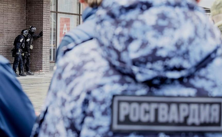 В Москве сотрудники СОБР Росгвардии задержали подозреваемого в захвате заложников в одном из отделений банка