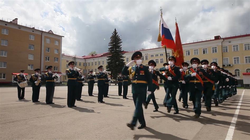 Военнослужащие и сотрудники Приволжского округа Росгвардии поздравили ветеранов с Днём Победы