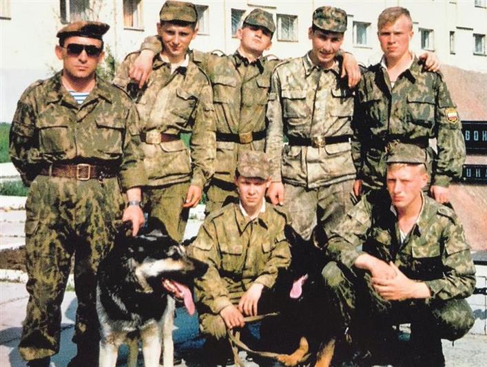 В Тюмени в рамках всероссийской акции «Животные - герои» кинологи Росгвардии поделились историями о служебных собаках и их наставниках