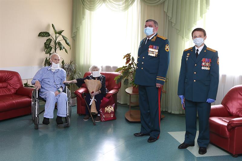 В РОСГВАРДИИ ПОЗДРАВИЛИ С ДНЕМ ПОБЕДЫ 100-ЛЕТНЕГО ВЕТЕРАНА ВЕЛИКОЙ ОТЕЧЕСТВЕННОЙ ВОЙНЫ ГЕРОЯ СОВЕТСКОГО СОЮЗА АЛЕКСЕЯ ВОЛОШИНА