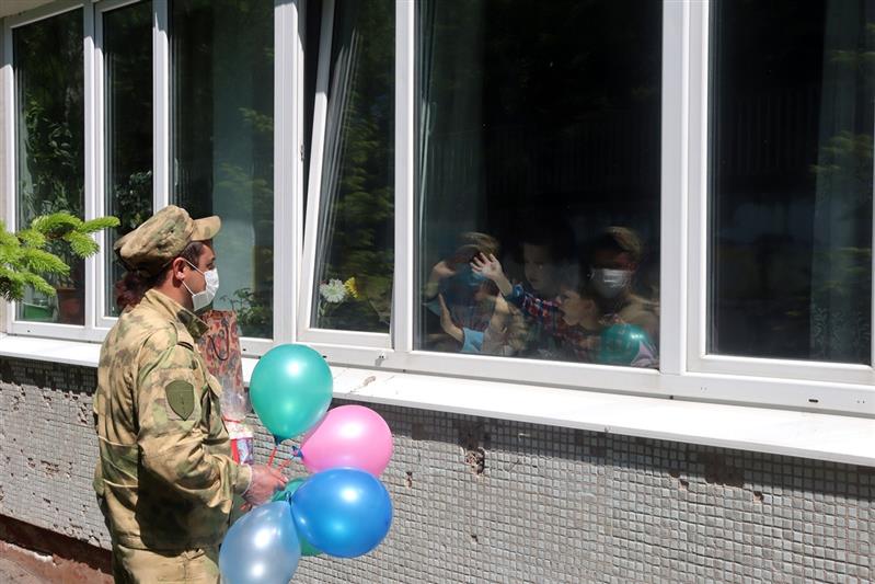 Во Владивостоке росгвардейцы провели акцию «Дорогой добра»