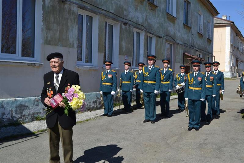 Акция «Парад у дома ветерана» стартовала в Уральском округе Росгвардии (видео)