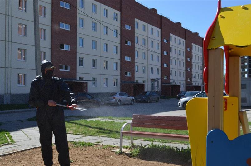 Военнослужащие лесновского полка Уральского округа Росгвардии оказывают помощь городу в санитарной обработке территории ЗАТО