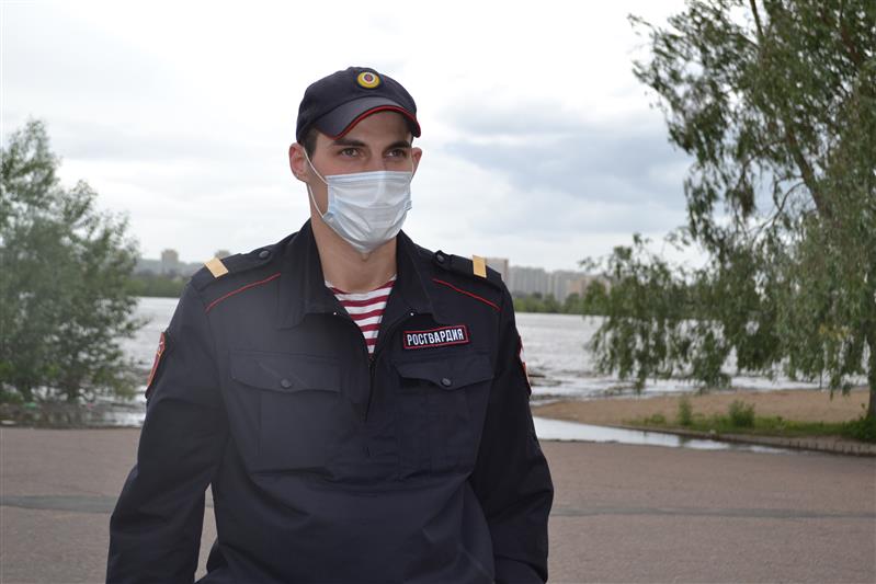 Омские росгвардейцы напоминают гражданам о необходимости соблюдения режима самоизоляции 