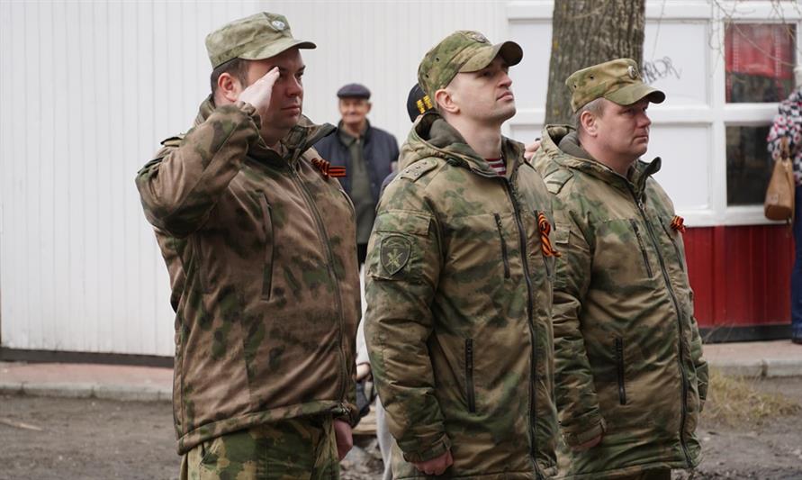 Управление Росгвардии по Архангельской области присоединилось к патриотической акции «Парад у дома ветерана»