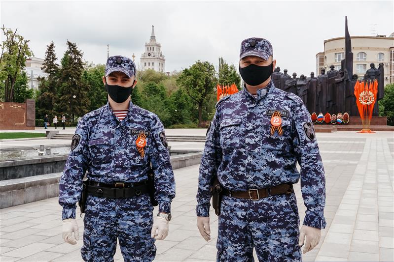 В Воронеже сотрудники Росгвардии задержали закладчика наркотиков, находившегося в федеральном розыске