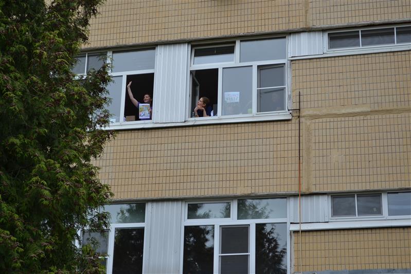 В Москве сотрудники Росгвардии поздравили пациентов детской больницы им. З.А. Башляевой с Международным днем защиты детей(видео)