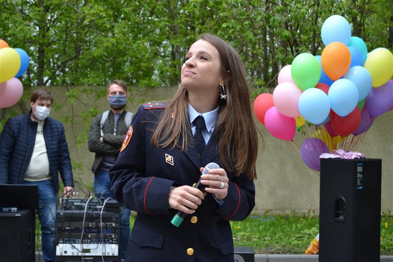 В Москве сотрудники Росгвардии поздравили пациентов детской больницы им. З.А. Башляевой с Международным днем защиты детей(видео)