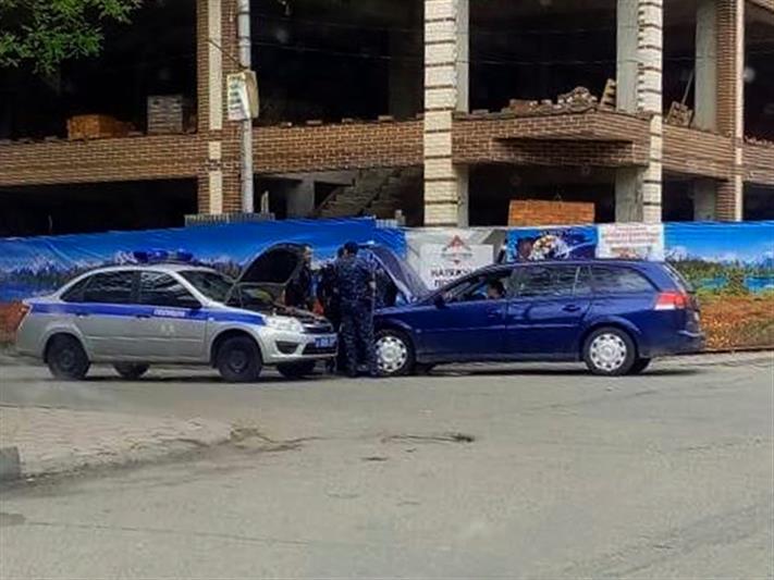 В Ессентуках росгвардейцы оказали помощь женщине, оказавшейся в затруднительной ситуации на дороге