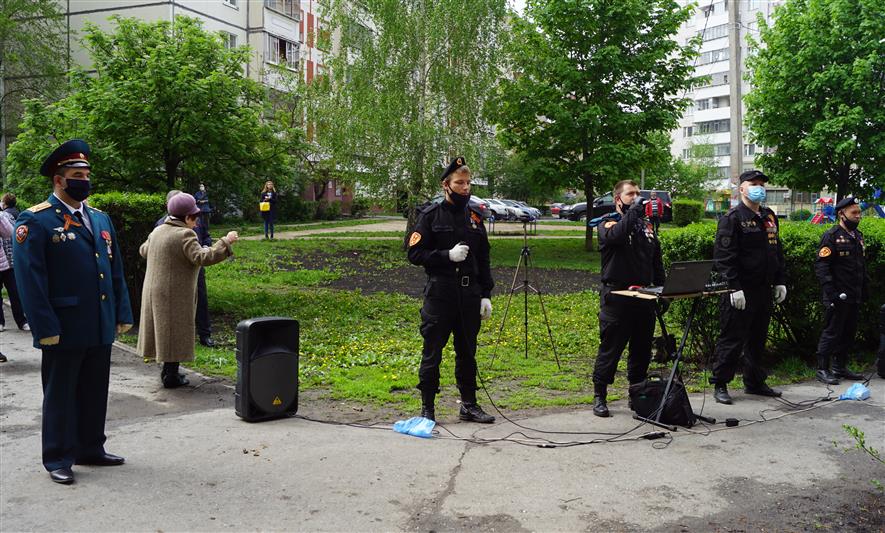 Росгвардейцы поздравили с  Днем Победы ветерана Великой Отечественной войны Бориса Голубева  