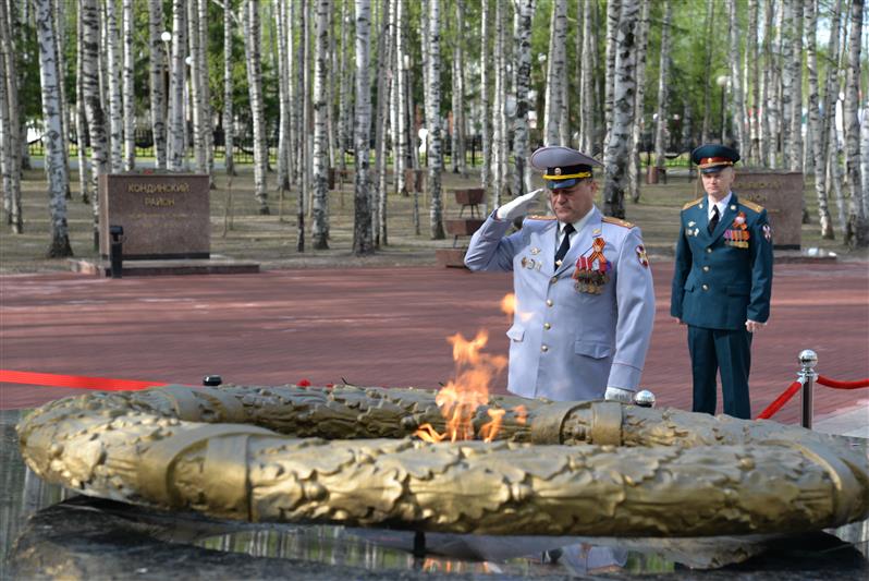 В Югре сотрудники Росгвардии в День Победы заступили на вахту памяти у Вечного огня