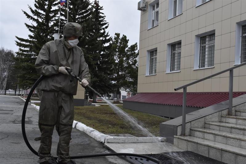 Военнослужащие лесновского полка Уральского округа Росгвардии оказывают помощь городу в санитарной обработке территории ЗАТО
