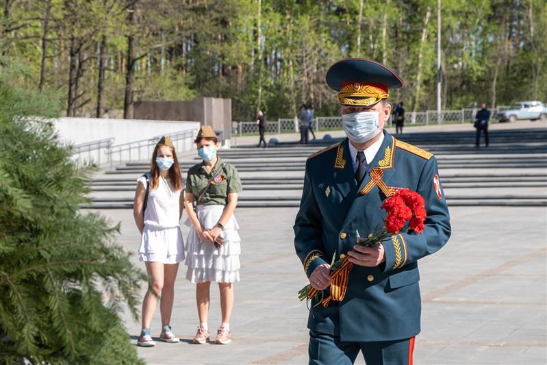 В День Победы в Екатеринбурге начальник штаба Уральского округа Росгвардии принял участие в памятном мероприятии в честь павших в годы Великой Отечественной войны  